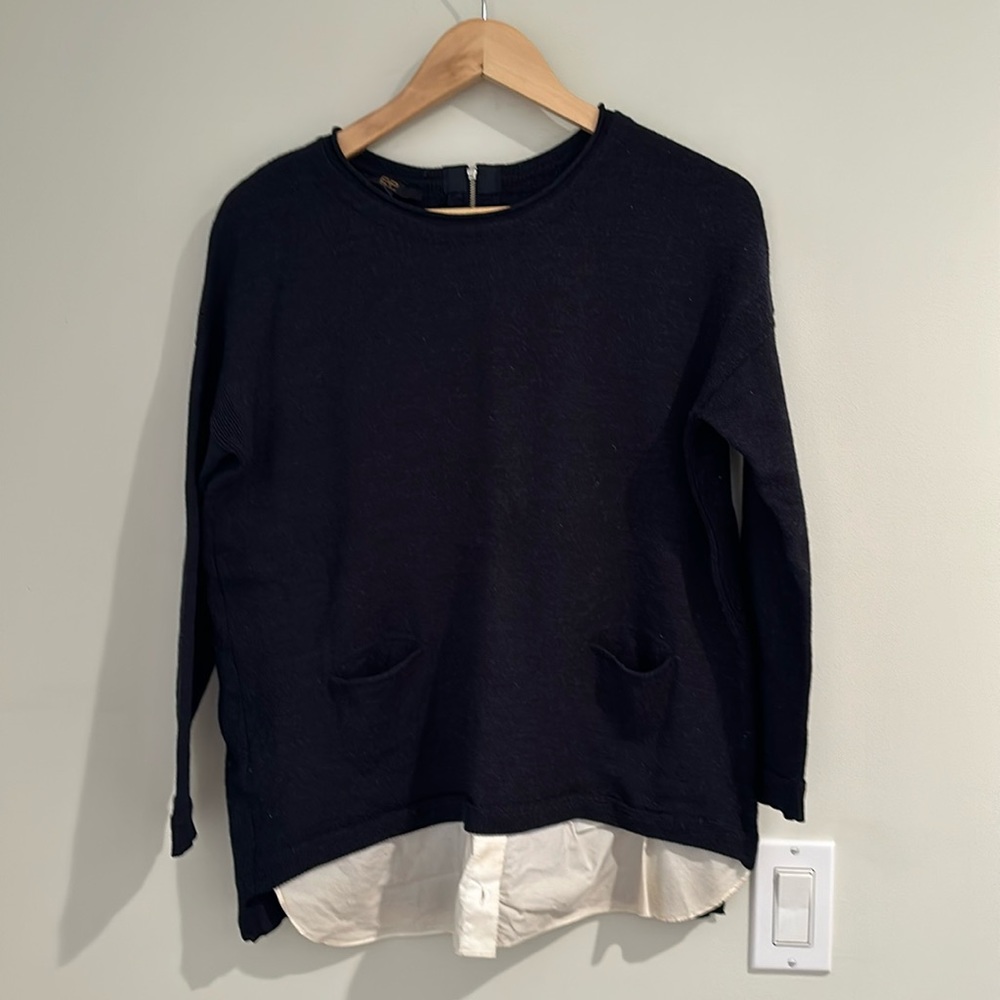Elegant Prosper Sweater. Tailored Shirt Bottom, 2 front pockets Back Zip.Size 3.
